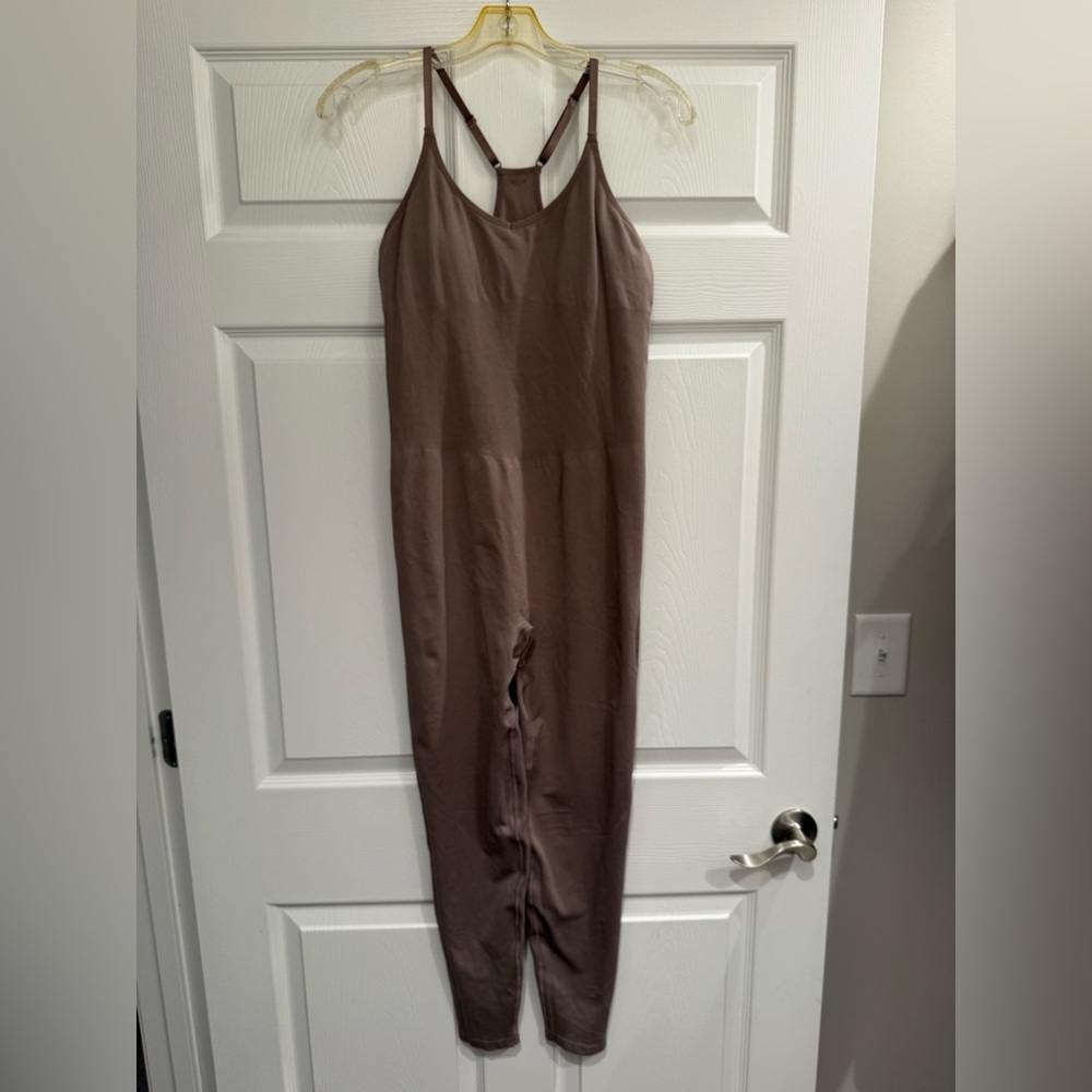 Victoria Secret Sz Medium Pink Active Seamless Jumpsuit Brown Neutral Racerback